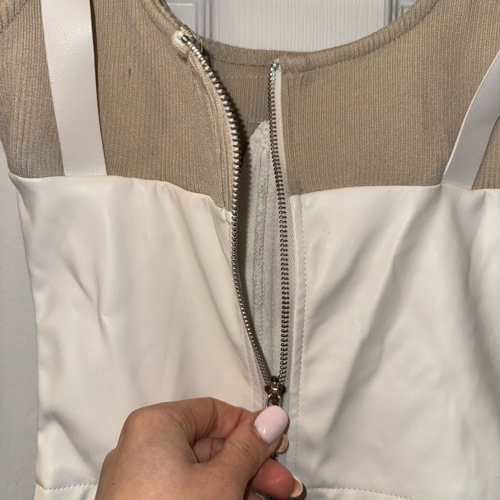 Manière De Voir Tan and White Zippered Top - Picture 6 of 9